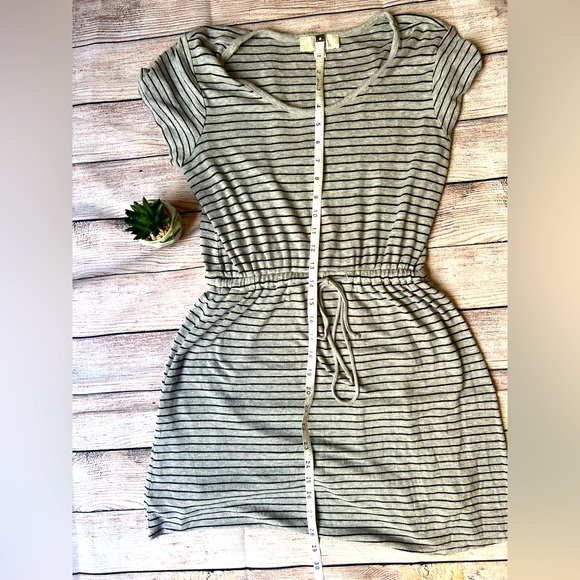 OLIVE&OAK Grey Small Striped Dress With Drawstring - Picture 3 of 6